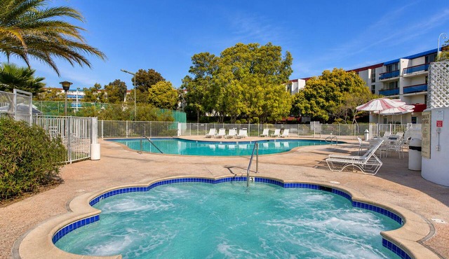 🌴ResortSetting w/Pool close to beach/downtown 🌴