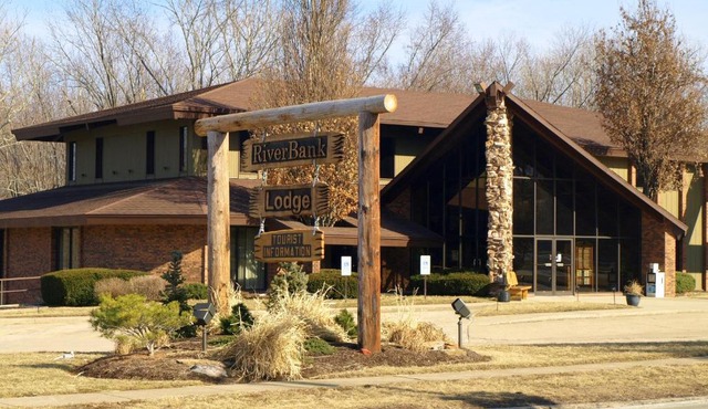 RiverBank Lodge