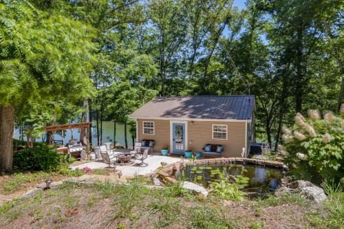 Riverfront Cottage Near Rock Island State Park in Doyle