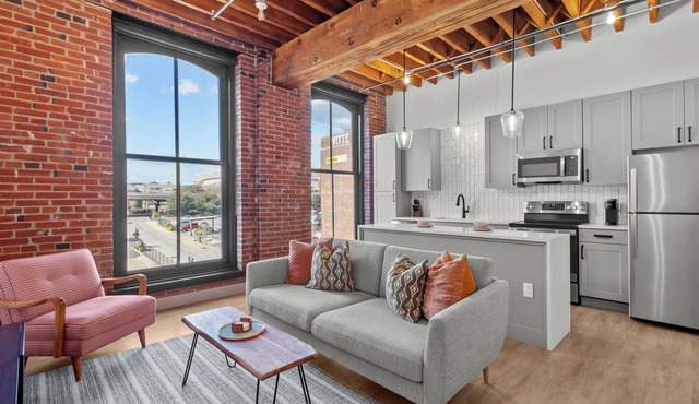 Riverfront DWTN Loft W/D Gated Parking