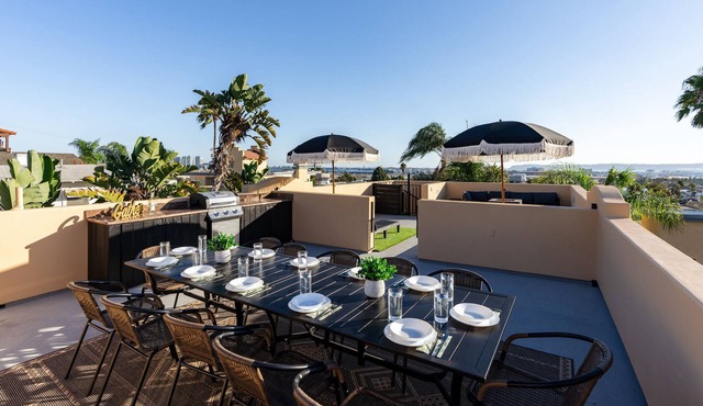 Rooftop City/Water Views - Jacuzzi - King Beds - Central Location