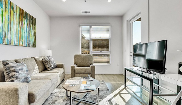 Rooftop Deck w/Mission Valley Views! Free Parking