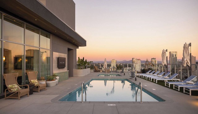 Rooftop Pool + Spa + Sky Lounge + Bay Views Walkable Little Italy | Ancora