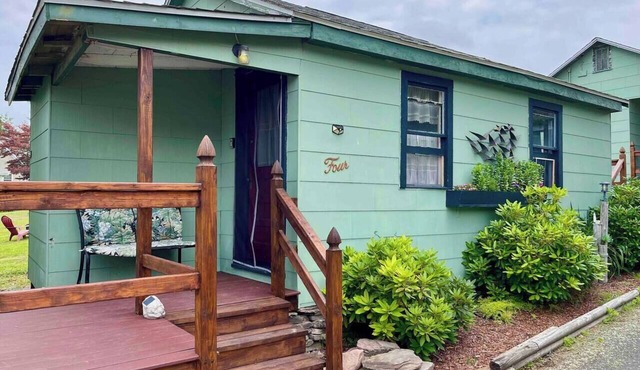 Rustic Cabin #4 on Private Lake!