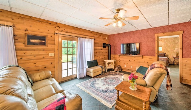 Rustic Keosauqua Gem: Fire Pit & Lake Sugema Views