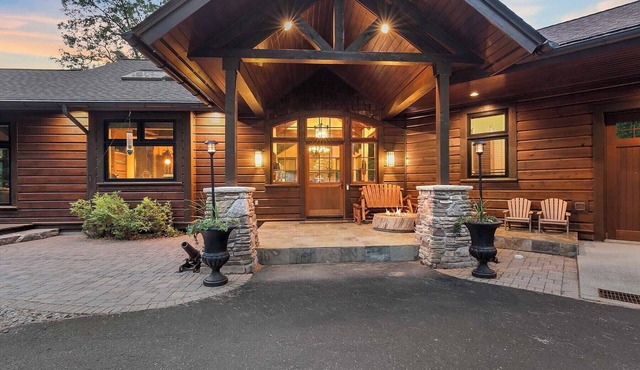 Rustic Luxurious Lakehouse on Expansive Private Shoreline of Ossawinnamakee Lake