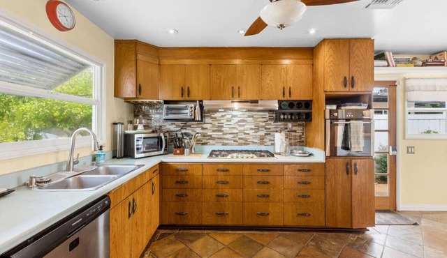 San Diego Local Stay|Sleeps 10 |Pool+Jacuzzi
