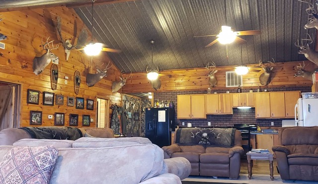 Scenic river bluff view with privacy!