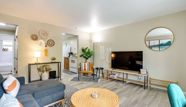 Seattle Scandi-boho Gem: Walk to Waterfront!