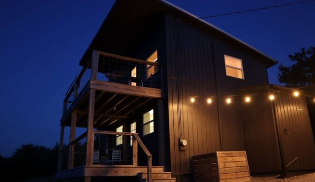 Secluded Scandinavian Style Cabin/20 private acres/View/Hot Tub/Game Room