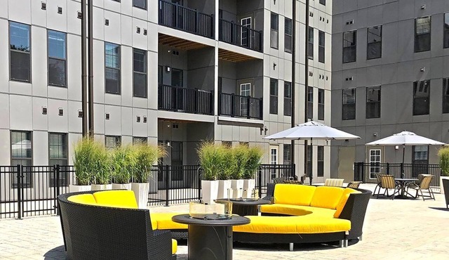 Second Floor Corner Suite- Queen w/View (230)
