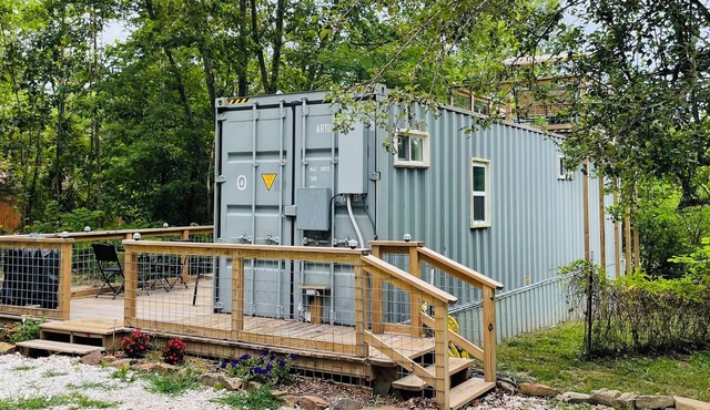 Serene container tiny home with 1 bedroom and WiFi, AC in scenic Garfield in Garfield
