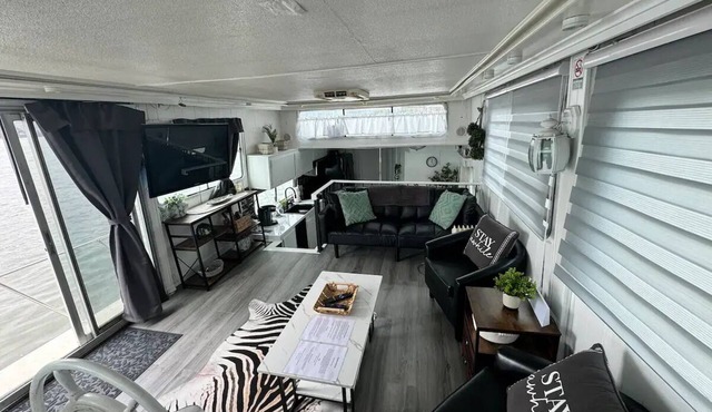 "Serene Houseboat Hideaway"
