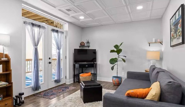 Serene Private Apartment w/Views & Terrace