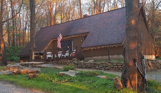 Seven Springs Cabin - Fox Tail Chalet - Authentic, Pet Friendly Log Cabin Chalet
