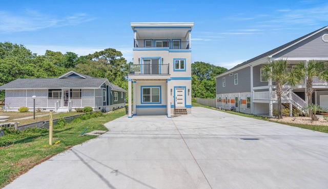 Shell or High Water-3BR House-Short walk to Beach