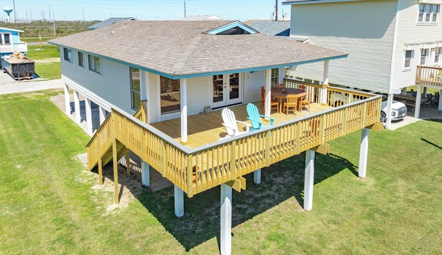 Single Level Beachside Home, Great for Families & Dog Friendly - Walk to Beach in Galveston