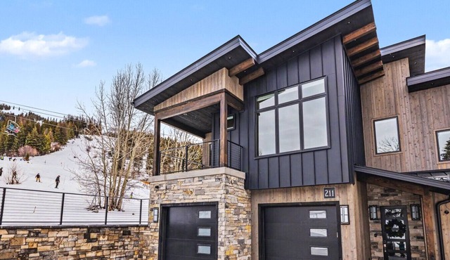 Ski In on Whitefish Mountain 3 BD 3BA Sleeps 12 Incredible SKI Access