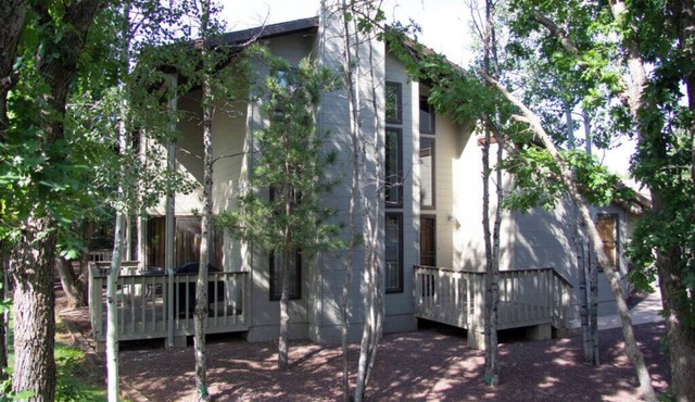 SNOW SNOW SNOW! TRANQUIL 2 BEDRM LOC & GARAGE IN PINETOP CNTRY CLB AREA SLEEPS 6