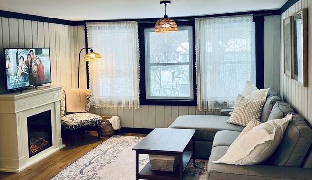 Spacious 1-bedroom apartment in Minnetonka. Private Oasis next to regional trail