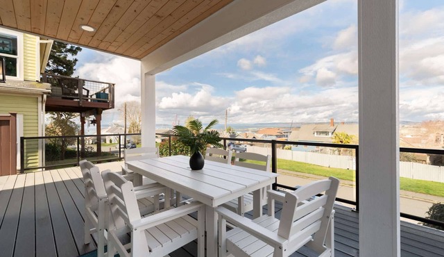 Spacious 3BR Home, Sleeps 8, Private Backyard