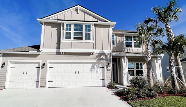 Spacious 4 bed 4 full bath house with community pool & gym in charming St. Aug!