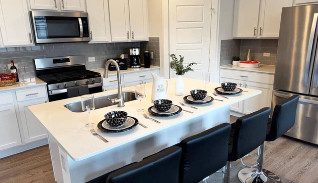 Spacious 4BD3BA, Game Room & 2 King Beds & Patio