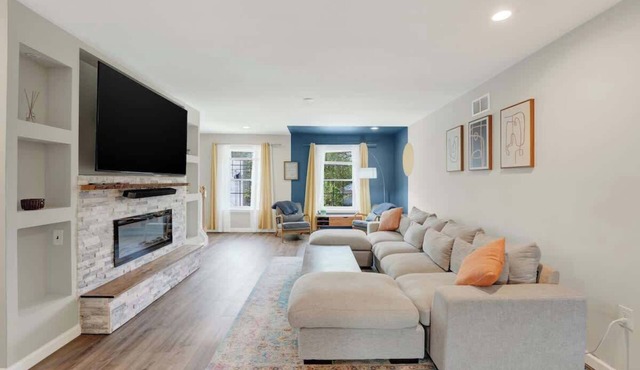 Spacious 4BR | 4B Townhouse Sleeps 8+ Near Downtown Wilmington
