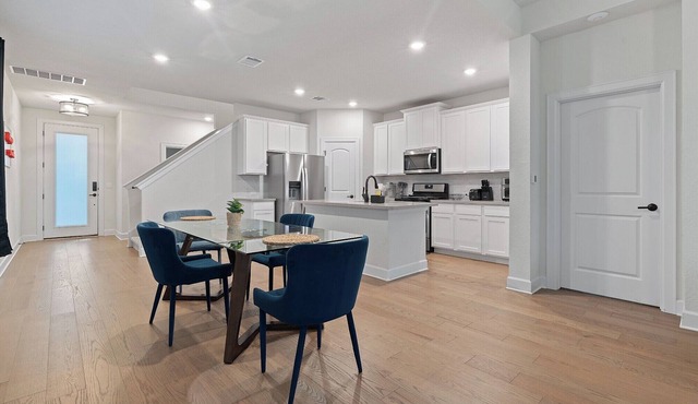 Spacious 4BR w/Yard, Near Airport & F1 Circuit in Quiet Neighborhood