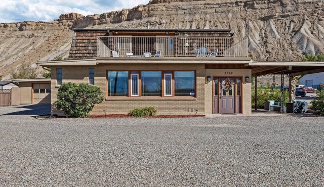 Spacious 5-bedroom house with WiFi, AC in charming Palisade