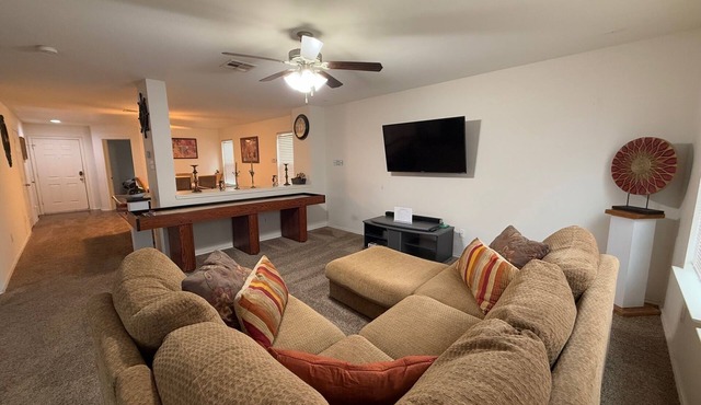 Spacious 5BR 11 Beds Sleeps 15 Fenced Yard w/Grill – Great July Rates!