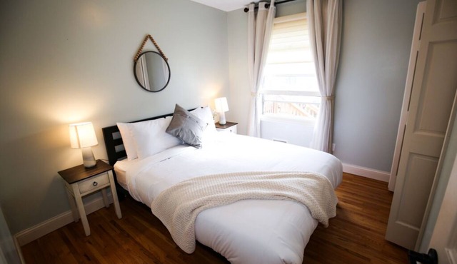 Spacious 5BR in NE Arts District by Lux Life