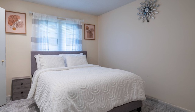 Spacious & Cozy ~ Mins to Downtown