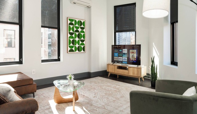Spacious Downtown 2BR City Views