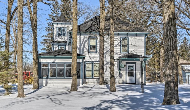 Spacious Home Easy Walk to Pine Mtn Lake!