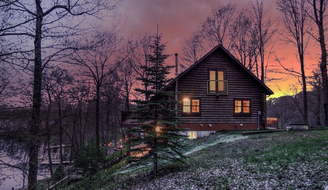 Spacious, Lake Front, Authentic Log Home