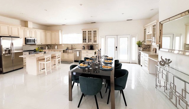 Spacious Private Dream Villa with detached Guesthouse