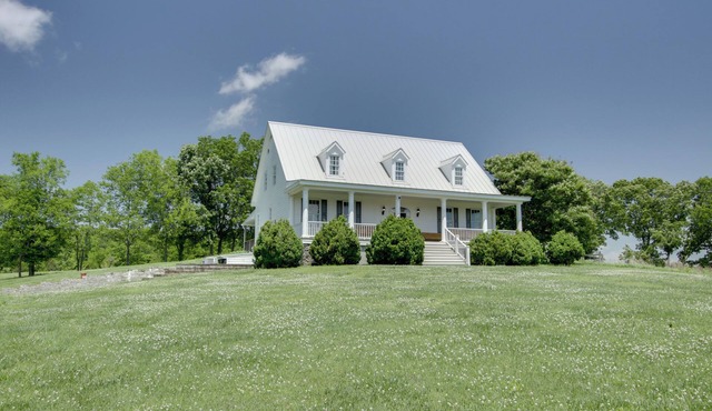 Spacious Rural Getaway in Lexington w/Deck!