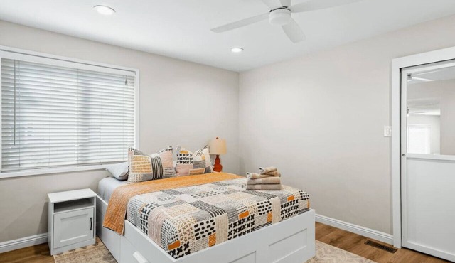 Spacious Suite: Minutes to Everything!
