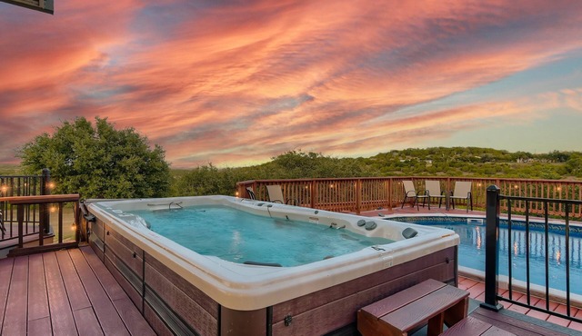 Sprawling 10-Acre Estate with Breathtaking Sunsets – Perfect for Large Groups!
