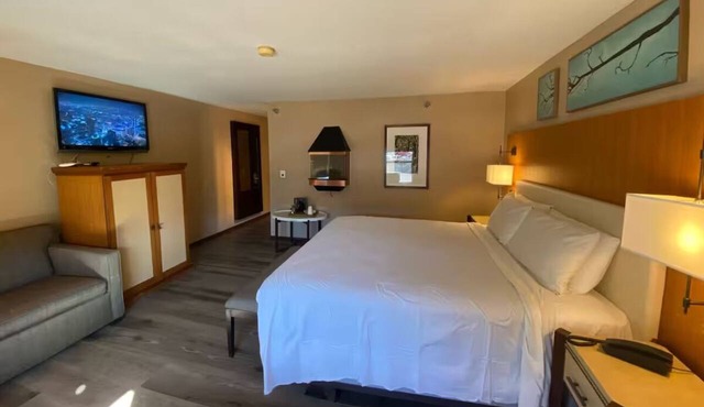Standard King at The Retreat on Charleston Peak – Year-Round Adventures