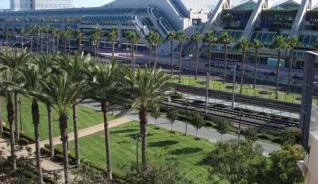 Stay nearby Gaslamp, Convention Center, Petco Park and All Main Attractions