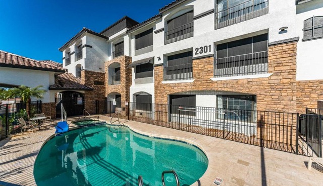 Studio Full Kitchen Tempe Studio w pool, jacuzzi, gym perfect location No Pets in Tempe