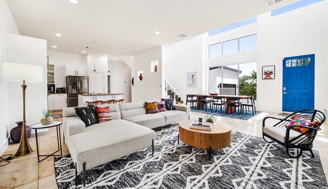 Stunning Design ~ Lakeside Retreat ~ Family Fun