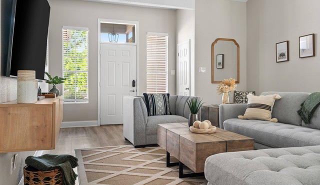 Stunning North Austin Home! Safe Neighborhood, Family Friendly.