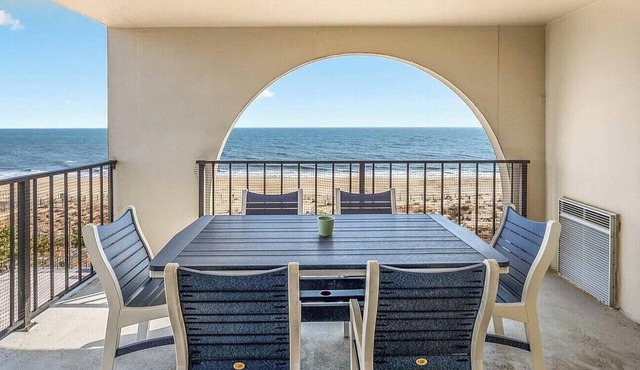 Stunning Oceanfront 2 Bedroom With Outdoor Pool!