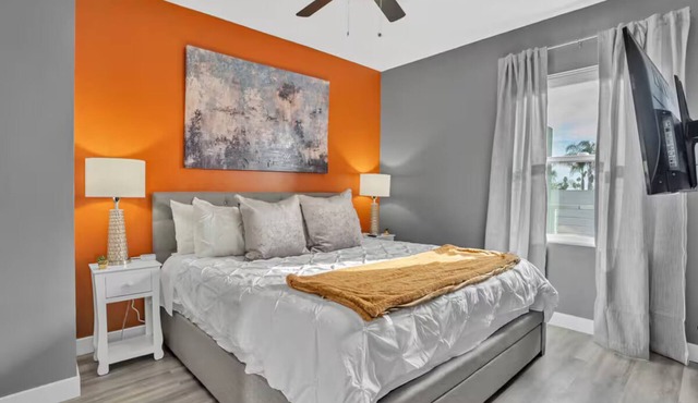Stylish 2-Bedroom w/2 Balconies in Walkable Area