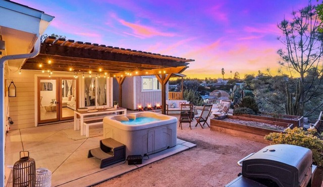 Stylish 6-Bed Oasis w/Hot Tub, Fire Pit & Views