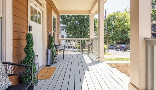 Stylish Family Home Downtown-BigRooms-FreeParking-Central