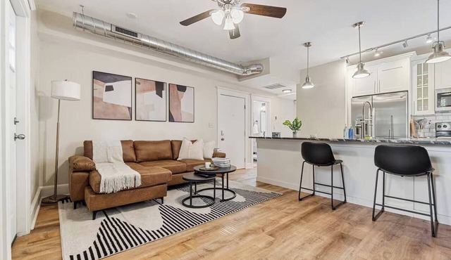 Stylish Point Breeze 2BR, Near CMU, UPMC & Google